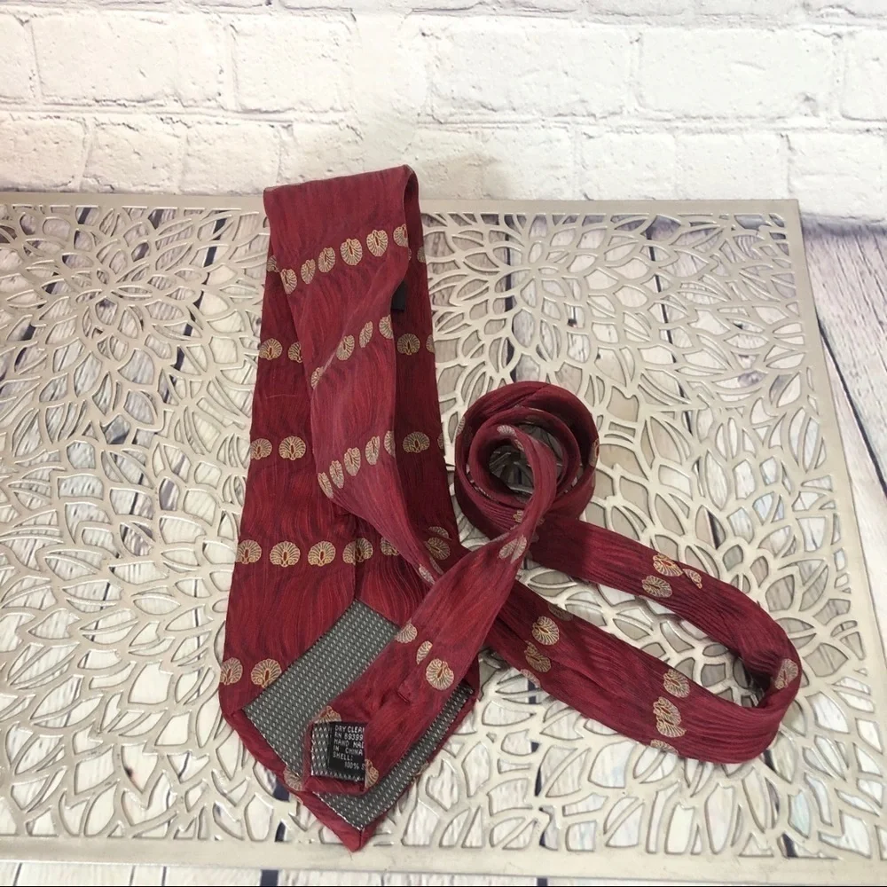 Red and Tan Seashells Design Dress Men Tie